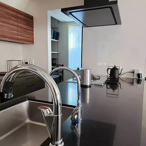 「調理台・カウンターの輝きを取り戻す！無理なく続けられる掃除の習慣」の画像