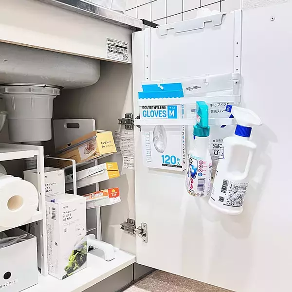 「観音開きタイプも引き出し収納もおまかせ！ニトリのアイテムでシンク下の収納を快適化」の画像