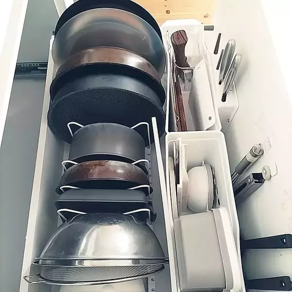 「観音開きタイプも引き出し収納もおまかせ！ニトリのアイテムでシンク下の収納を快適化」の画像