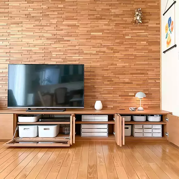 「リビング周りがすっきり片付く。隠す収納や見せる収納で整える、テレビ台収納のアイデア6選」の画像