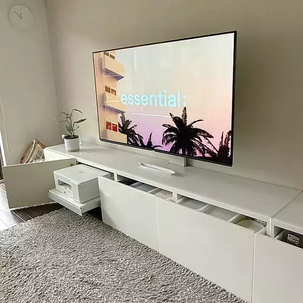 「リビング周りがすっきり片付く。隠す収納や見せる収納で整える、テレビ台収納のアイデア6選」の画像