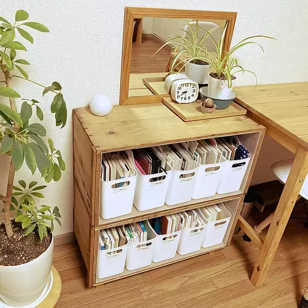 「整然として使いやすく！デスク周り収納に優秀なセリアのアイテム」の画像