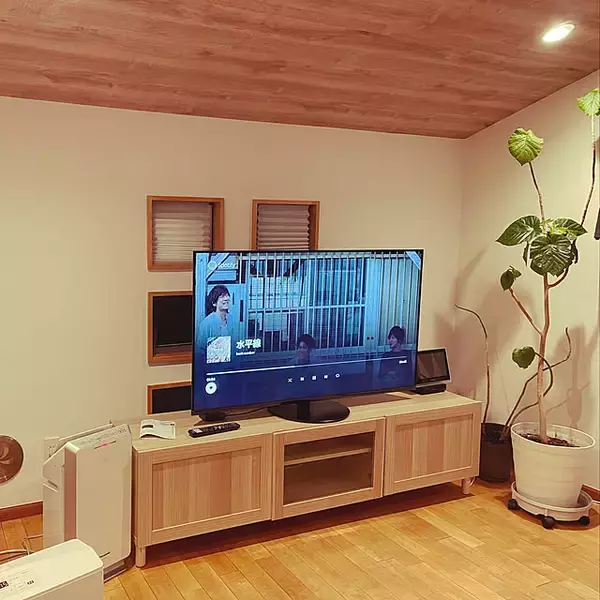 「テレビまわりをお気に入り空間に♡自分好みのお部屋づくりが叶うIKEAのテレビ台」の画像