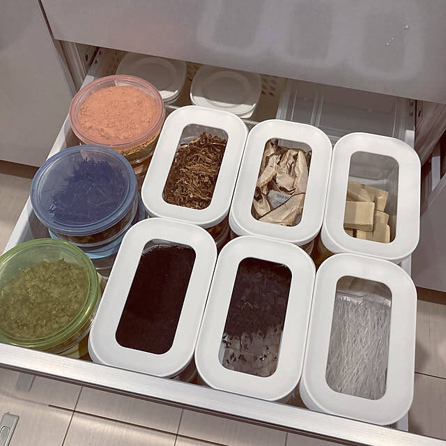 食品保存から小物収納、ディスプレイにも大活躍♪デザイン豊富なダイソーのキャニスター活用アイデア