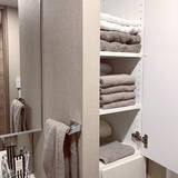 「清潔感を保ちながら使いやすくすっきりした空間に♪洗面所のタオル収納10選」の画像5