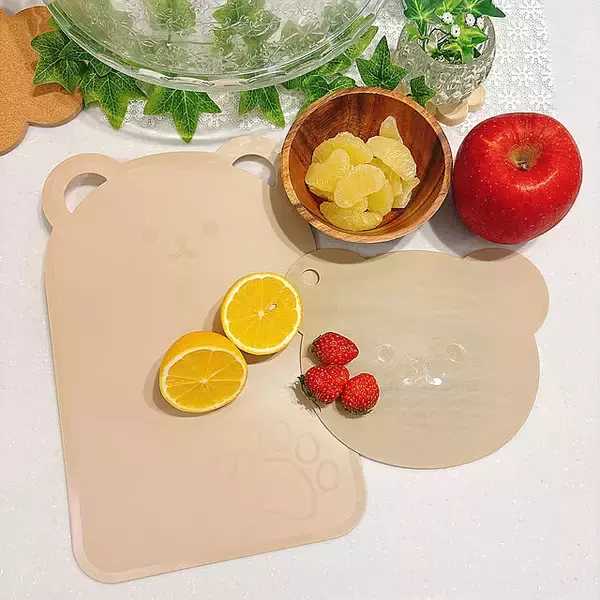 キッチンで大活躍まちがいなし♪アイデアあふれるダイソーのまな板をご紹介