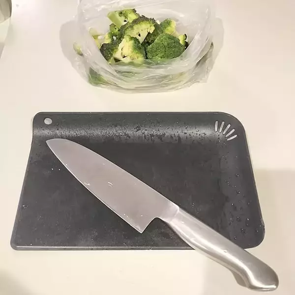 「キッチンで大活躍まちがいなし♪アイデアあふれるダイソーのまな板をご紹介」の画像