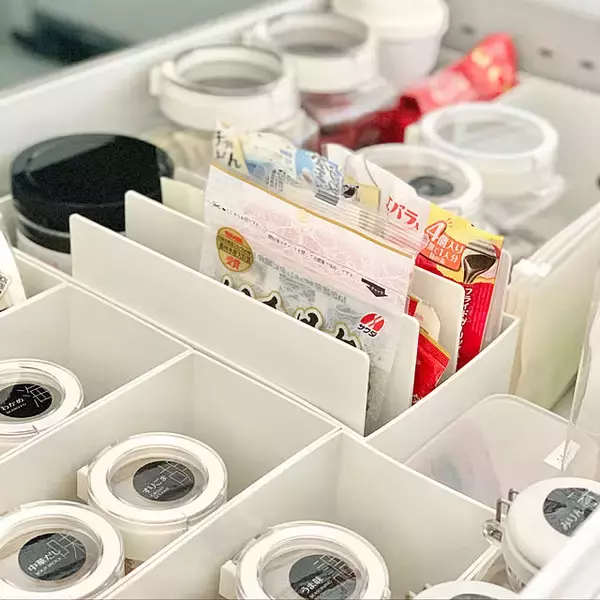 「美しい収納を作りたい方必見！おうちのあちこちで使える無印良品の仕切りスタンド」の画像