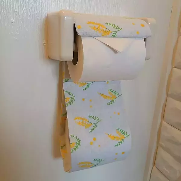 「毎日使う場所だからこそ工夫が光る♪トイレットペーパーホルダーのDIYアイデア」の画像
