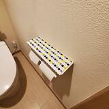 「毎日使う場所だからこそ工夫が光る♪トイレットペーパーホルダーのDIYアイデア」の画像3