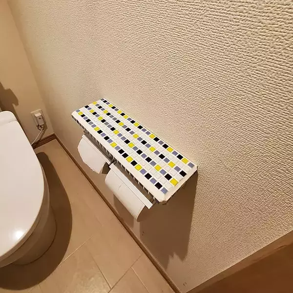 「毎日使う場所だからこそ工夫が光る♪トイレットペーパーホルダーのDIYアイデア」の画像