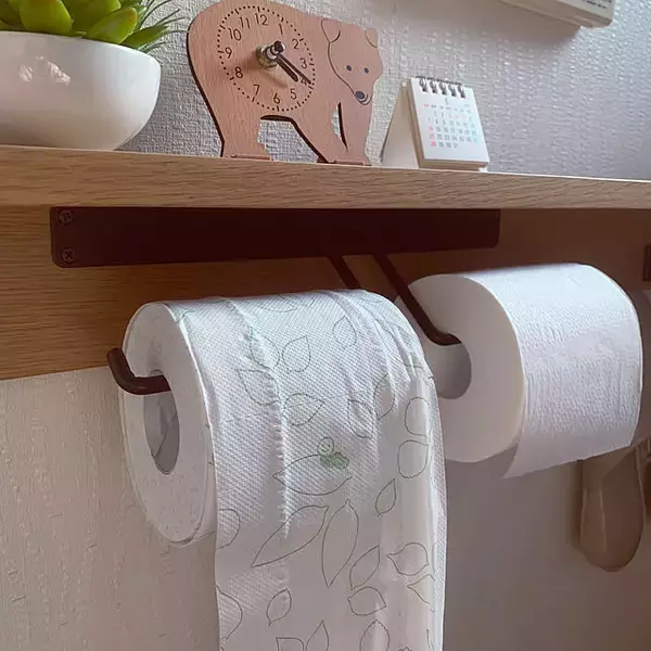 「毎日使う場所だからこそ工夫が光る♪トイレットペーパーホルダーのDIYアイデア」の画像