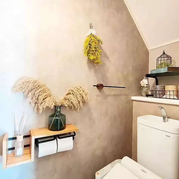 「毎日使う場所だからこそ工夫が光る♪トイレットペーパーホルダーのDIYアイデア」の画像