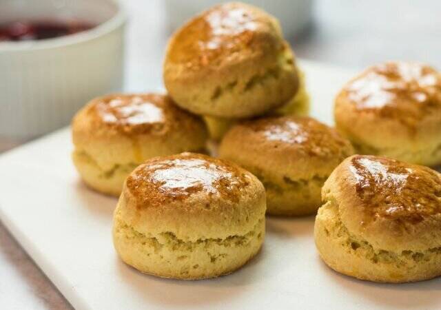 オーブン不要！フライパンで作る「基本の簡単スコーン」レシピ