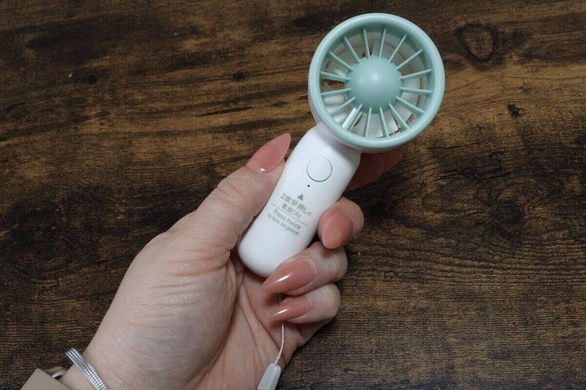 100均で見つけた瞬間飛びついた！「手のひらに収まる超ミニサイズ」700円のぷち家電