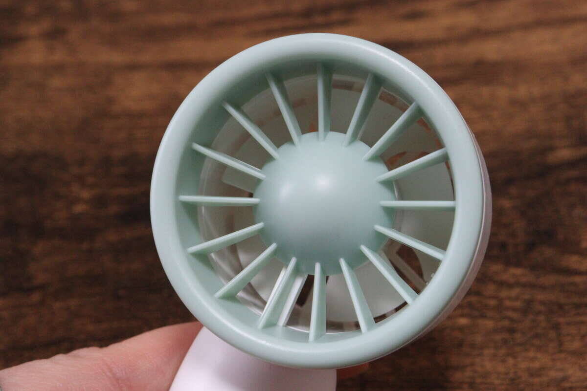 100均で見つけた瞬間飛びついた！「手のひらに収まる超ミニサイズ」700円のぷち家電