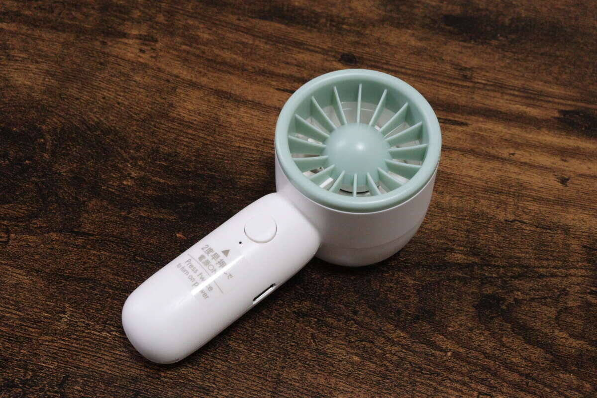 100均で見つけた瞬間飛びついた！「手のひらに収まる超ミニサイズ」700円のぷち家電