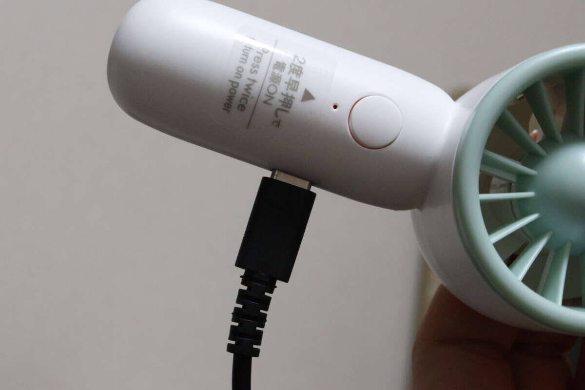 100均で見つけた瞬間飛びついた！「手のひらに収まる超ミニサイズ」700円のぷち家電