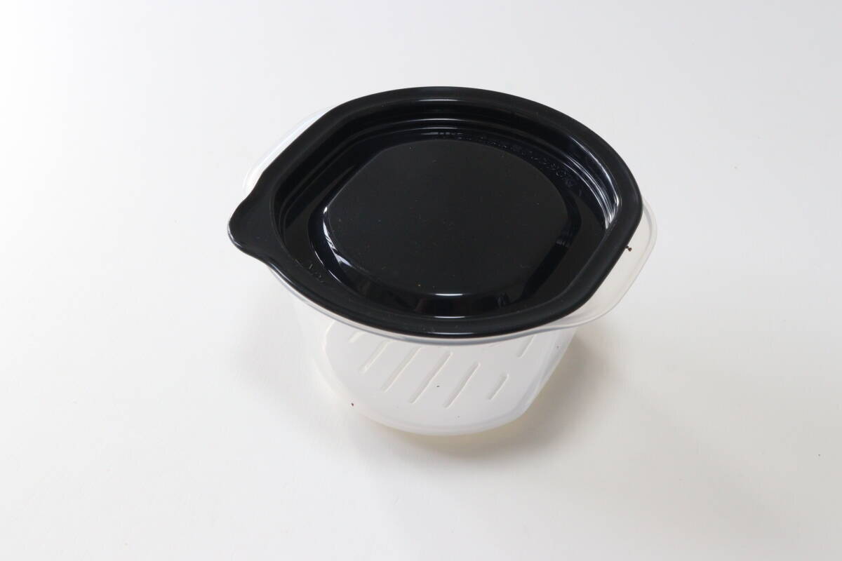 100均で理想のタイプ発見！「もうラップから卒業！」「形が秀逸！」家事も楽になる専用容器