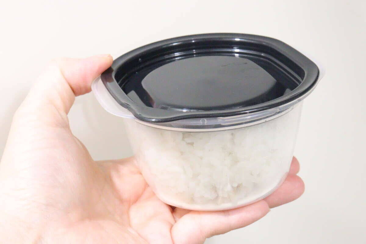100均で理想のタイプ発見！「もうラップから卒業！」「形が秀逸！」家事も楽になる専用容器