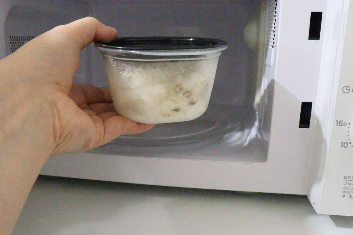 100均で理想のタイプ発見！「もうラップから卒業！」「形が秀逸！」家事も楽になる専用容器