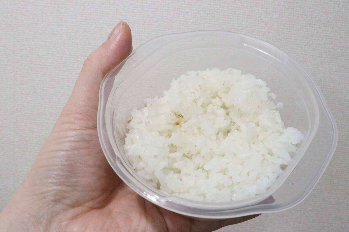 100均で理想のタイプ発見！「もうラップから卒業！」「形が秀逸！」家事も楽になる専用容器