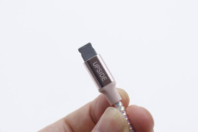 セリアのしか使う気起きない！可愛くて便利って最高じゃん♡持ち運びに便利なケーブル