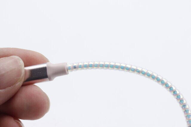 セリアのしか使う気起きない！可愛くて便利って最高じゃん♡持ち運びに便利なケーブル