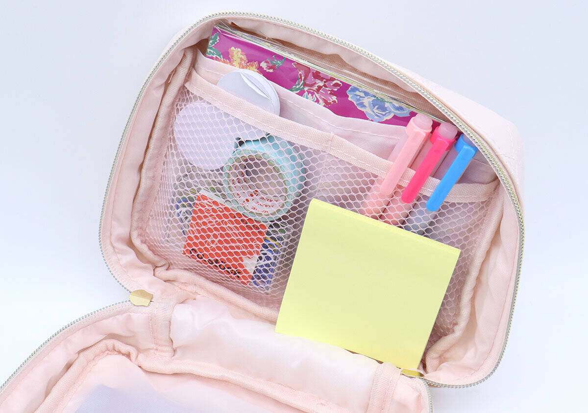 めっちゃ可愛い付録あった♡色違いで揃えたい！人気ブランド×ハローキティコラボの高見えポーチ