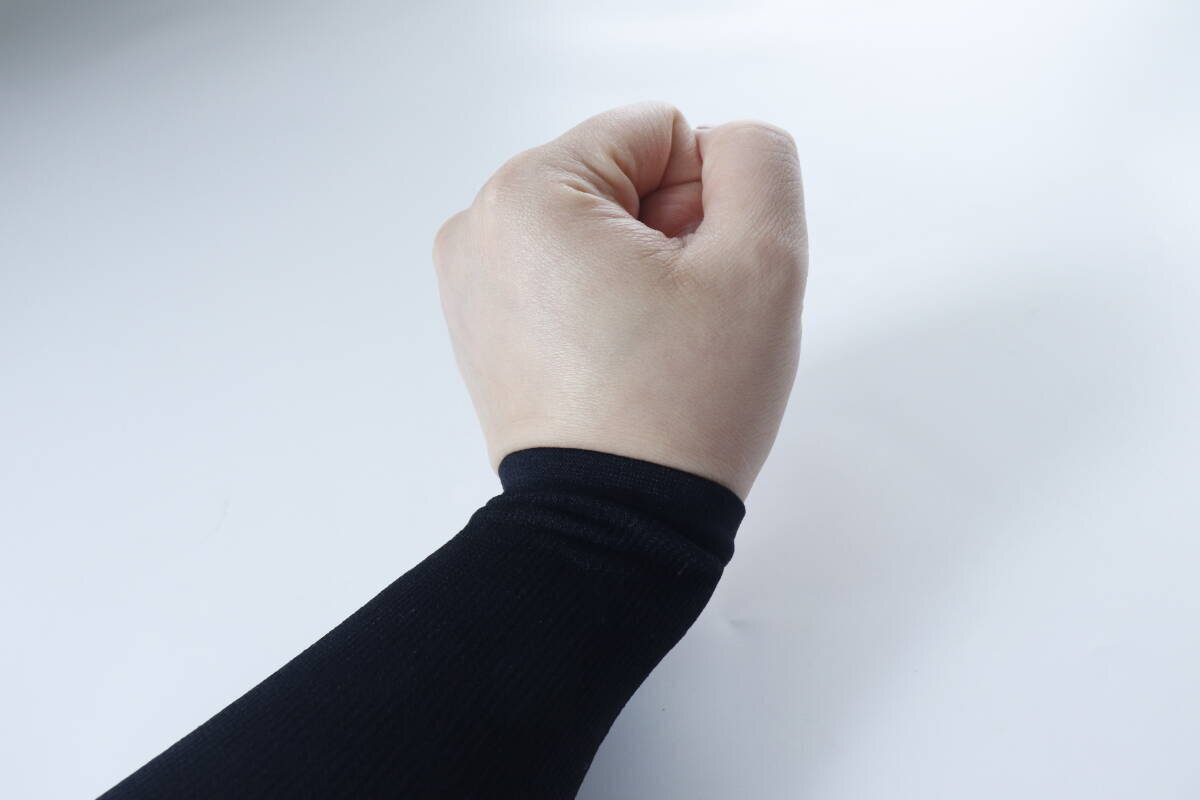 「日焼け止め塗り直すより楽！」手軽に対策できる100均のアームカバー