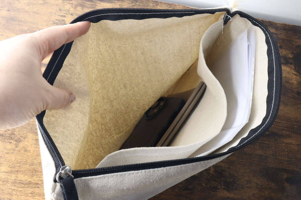 100均ってここまで進化してるんだ！「300円とは思えん…」大容量×お洒落なバッグ