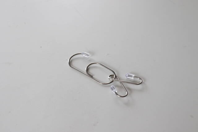 セリアさんコレどうやって使うの？試してみたら納得♡1つ持っておくと便利な不思議な形のフック