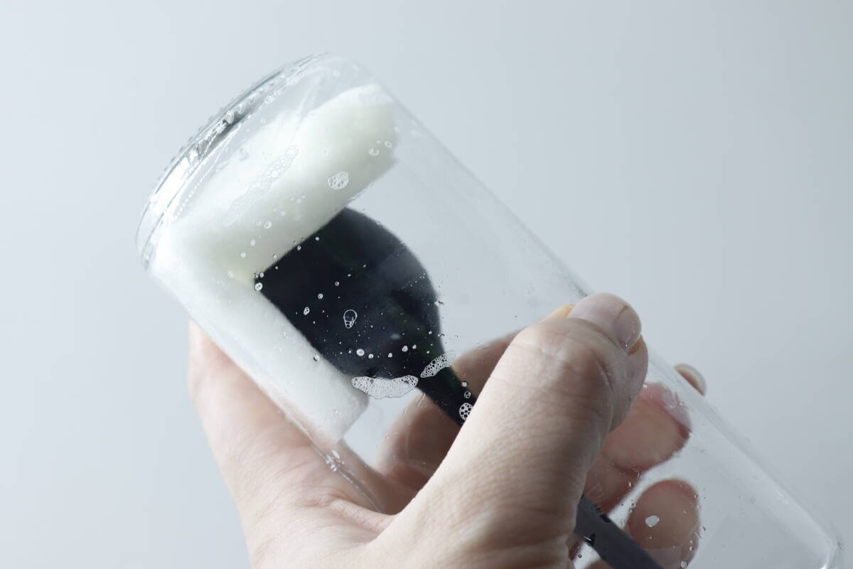 200円って本気かよ！「蓋の開閉が自動でできる！」片手で楽に使えるオイルボトル