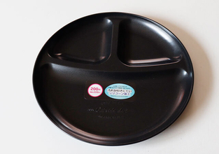 ダイソーで買ったアウトドアグッズが便利すぎ！むしろ普段用に丁度いい♡ある加工が施されたお皿