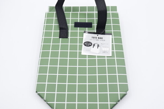 セリアのバッグなら帰りが楽チン♡こんな薄いの見たことない！スリムで丈夫な優秀トートバッグ