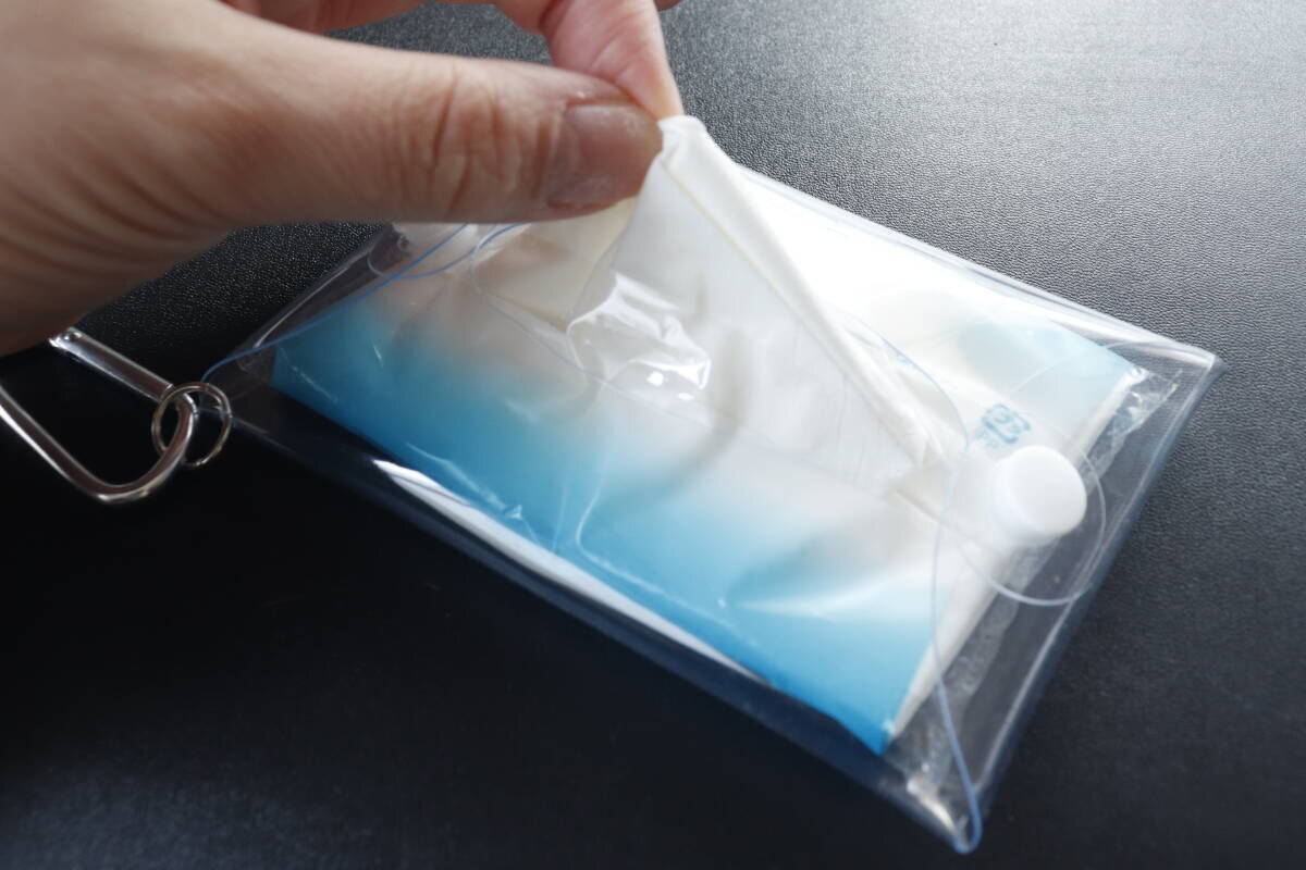 100均で見つけたポーチ…「こう見えて実は機能的！」バッグに付けるお守り的グッズ