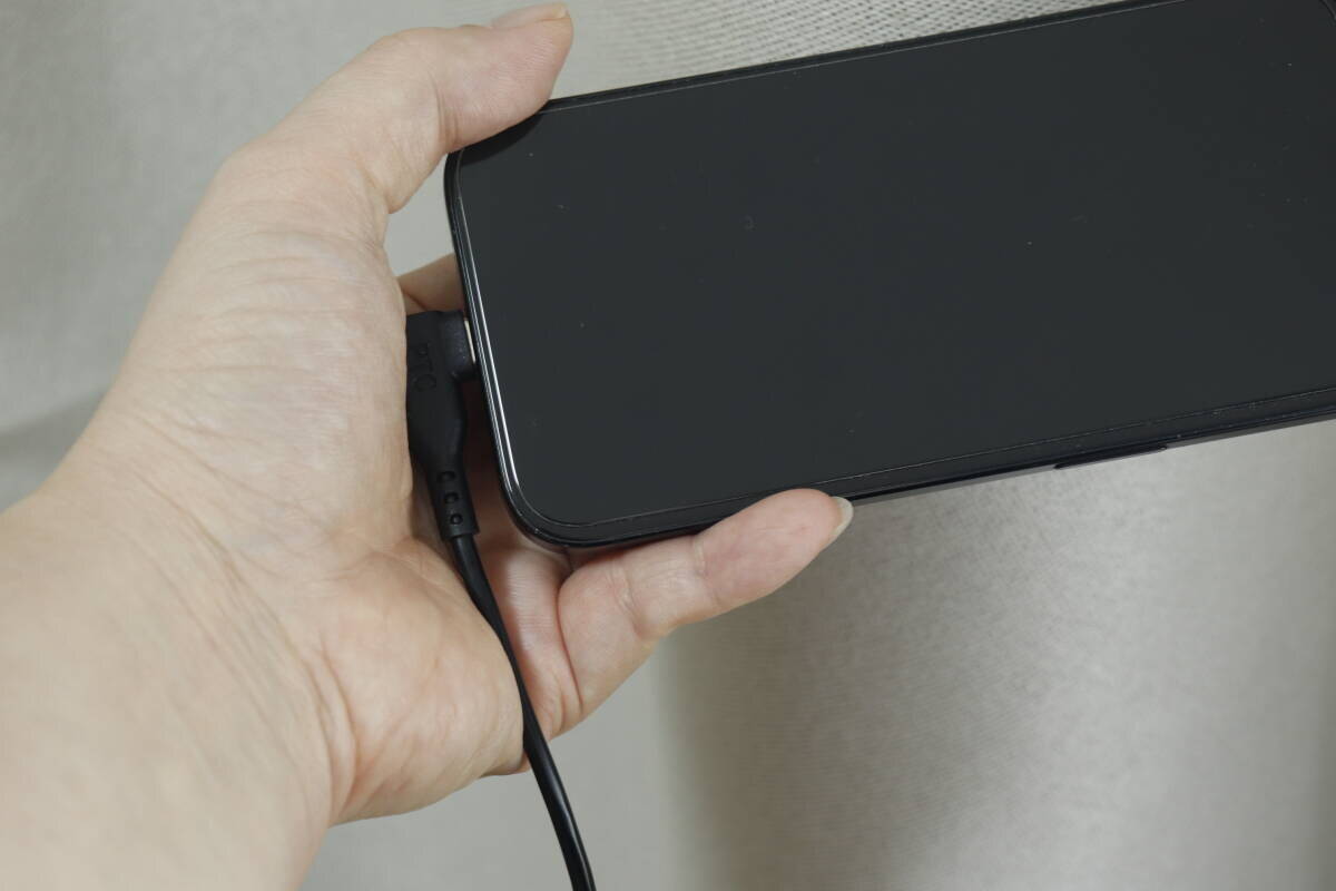 200円したけど買って良かった～！充電時の悩みを解消！快適度が上がるケーブル