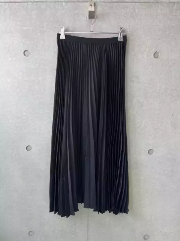 売り切れ前にユニクロへ！揺れ感が可愛すぎる♡買って損なしお値打ちスカート