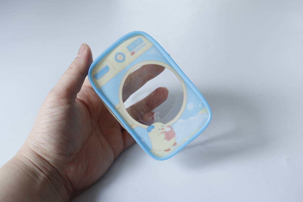 「なぜ洗濯機…？と思ったけど可愛すぎ♡」一癖がたまらない100均ポーチ