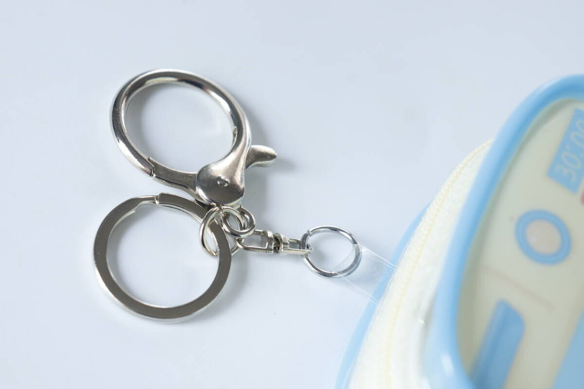 「なぜ洗濯機…？と思ったけど可愛すぎ♡」一癖がたまらない100均ポーチ