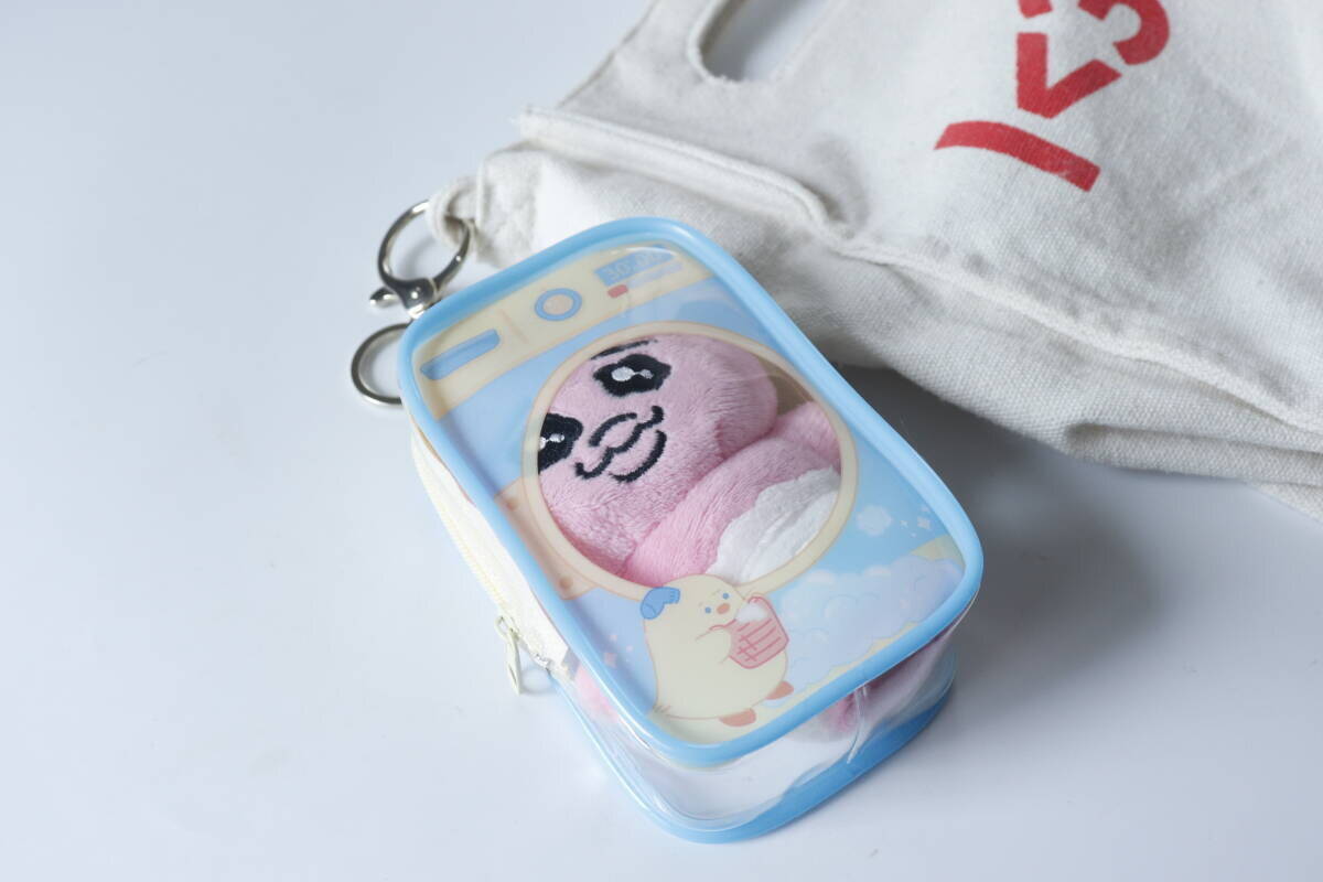 「なぜ洗濯機…？と思ったけど可愛すぎ♡」一癖がたまらない100均ポーチ