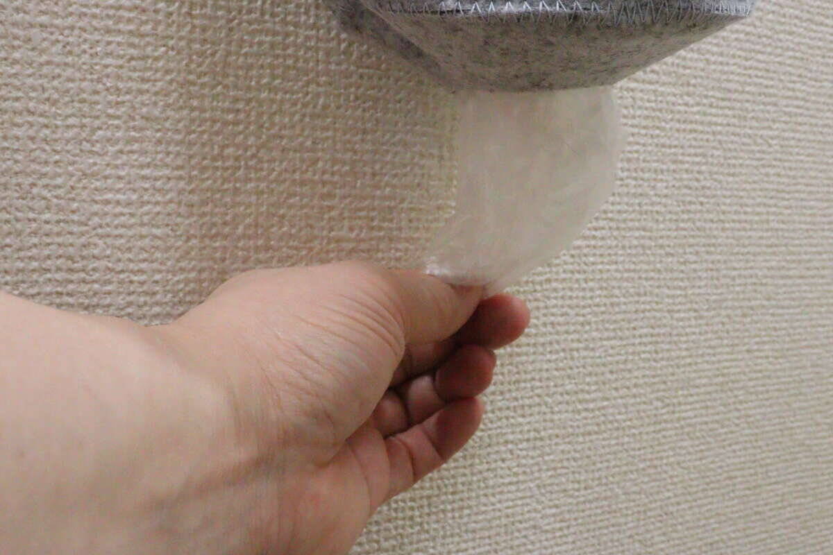 100均の穴あきバッグが家事の救世主！「もう畳まなくていい！」ズボラさん大歓喜のストッカー