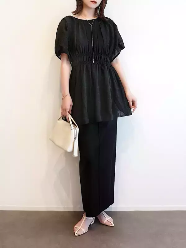 夏のオールブラックコーデを爽やかに着こなす！上品で細見えも叶う♡大人の褒められスタイル