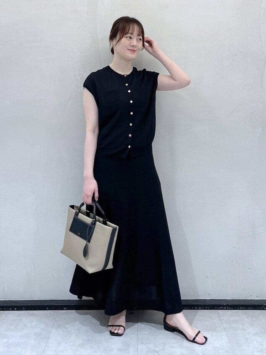 夏のオールブラックコーデを爽やかに着こなす！上品で細見えも叶う♡大人の褒められスタイル