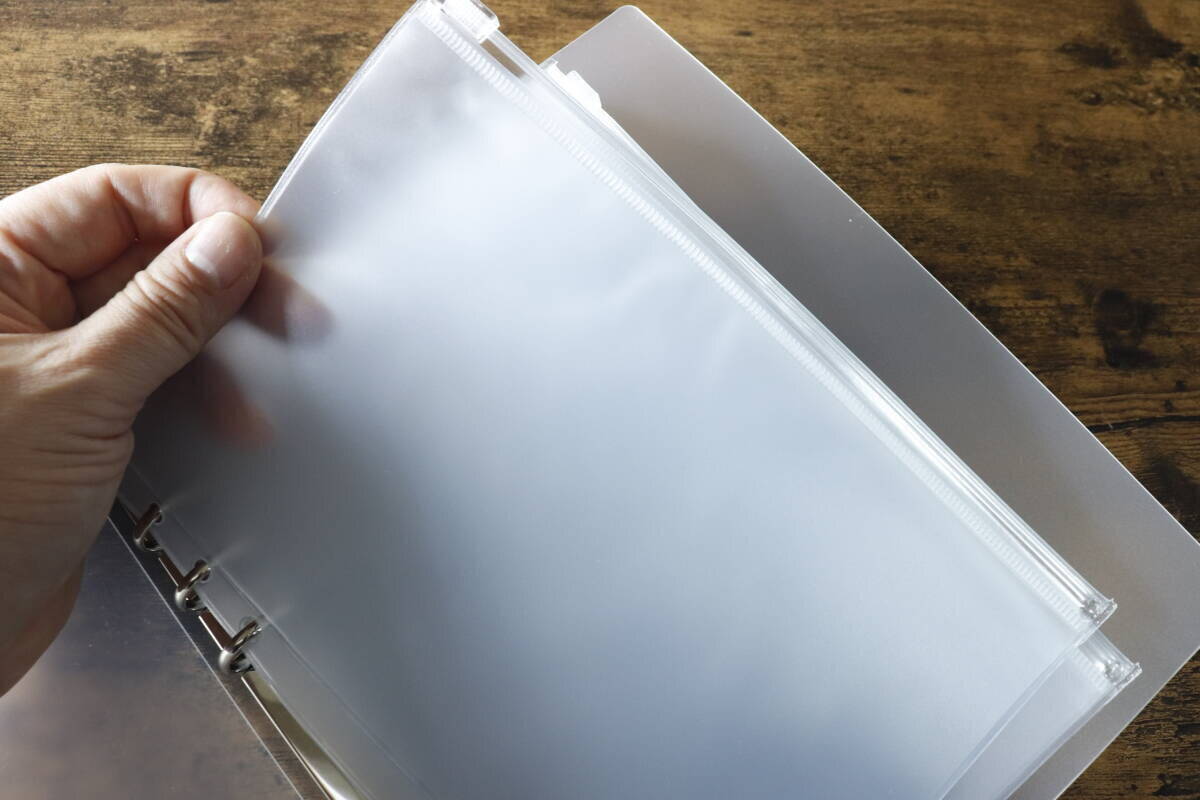 「家計管理が続かない…を卒業♡」「本みたいにパラっと探せる」100均の収納グッズ