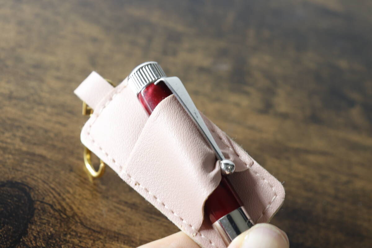 セリアさん100円でいいの！？通販は900円くらいするのに！「1本だけ」に便利なホルダー
