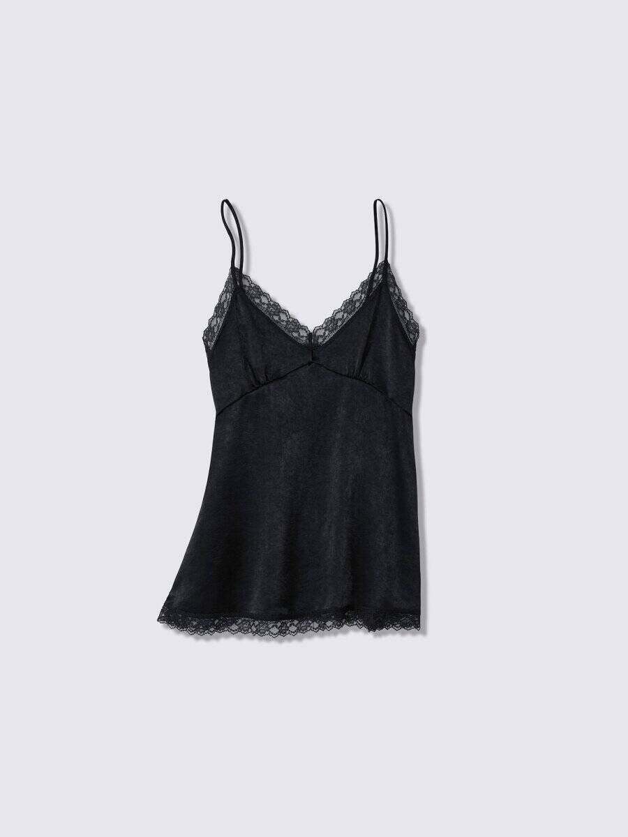 GUの夏服はこれさえあれば無敵！着やせも高見えもおしゃれも叶う♡黒トップス5選