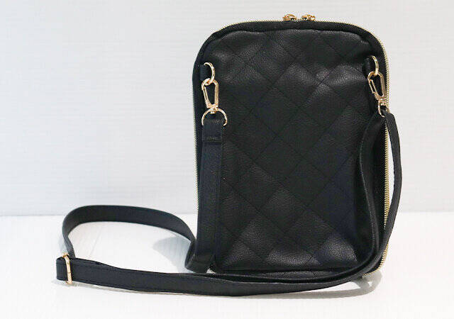 やっぱり付録バッグは「黒」が万能！ムーミンの高見えキルティングスマホショルダー