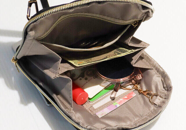 やっぱり付録バッグは「黒」が万能！ムーミンの高見えキルティングスマホショルダー