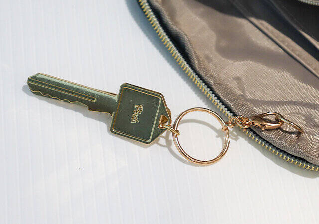 やっぱり付録バッグは「黒」が万能！ムーミンの高見えキルティングスマホショルダー